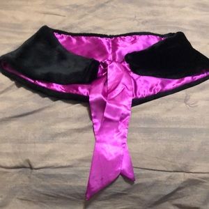 Liz Claiborne black velvet shawl with hot purple satin lining and tie. Elegant!